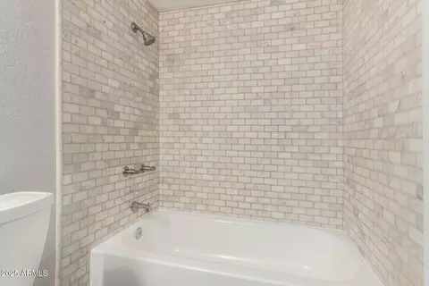 Bath - 2228 E Campbell Ave #116, Phoenix, AZ 85016 photo 3 of 3