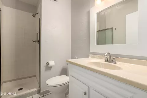 Bath - 2228 E Campbell Ave #116, Phoenix, AZ 85016 photo 1 of 3
