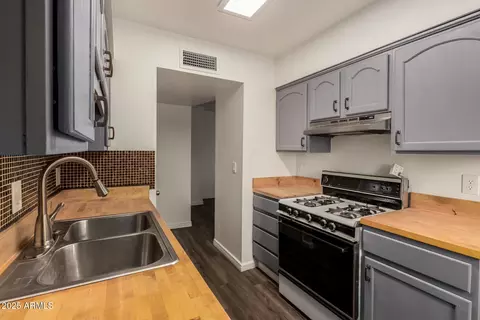 Kitchen - 7321 W Devonshire Ave, Phoenix, AZ 85033 photo 3 of 3