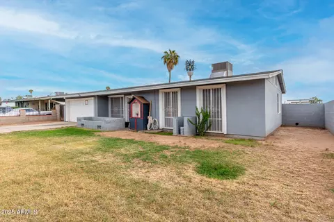 Exterior - 7321 W Devonshire Ave, Phoenix, AZ 85033 photo 1 of 4