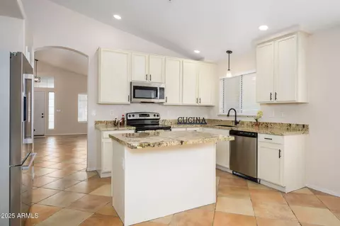 Kitchen - 3138 E Wescott Dr, Phoenix, AZ 85050 photo 2 of 5