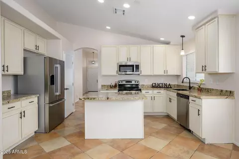 Kitchen - 3138 E Wescott Dr, Phoenix, AZ 85050 photo 3 of 5