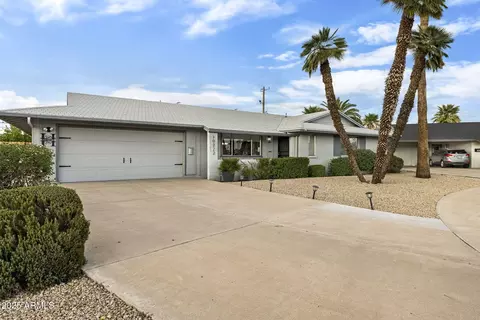 10222 W Riviera Dr, Sun City, AZ 85351