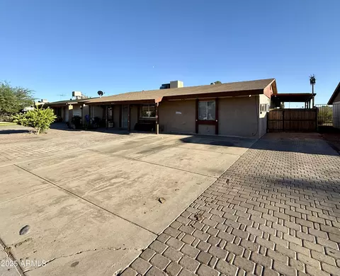 8151 W Westview Dr, Phoenix, AZ 85033 photo 2