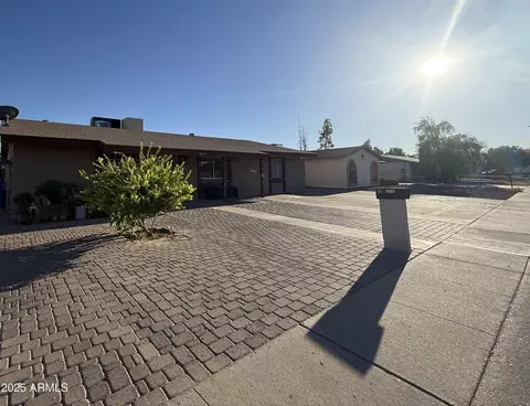 8151 W Westview Dr, Phoenix, AZ 85033 photo 3