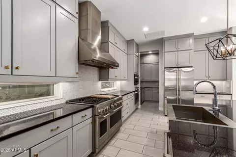 Kitchen - 4318 S Redcliffe Dr, Gilbert, AZ 85297 photo 6 of 6