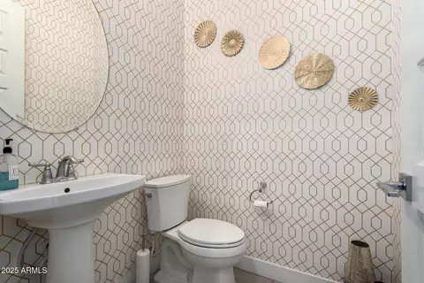 Bath - 4318 S Redcliffe Dr, Gilbert, AZ 85297 photo 8 of 13