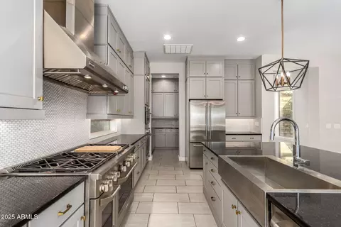 Kitchen - 4318 S Redcliffe Dr, Gilbert, AZ 85297 photo 2 of 6