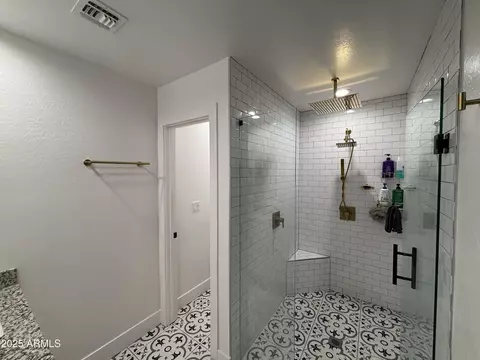 Bath - 2329 W Bloch Rd, Phoenix, AZ 85041 photo 3 of 7