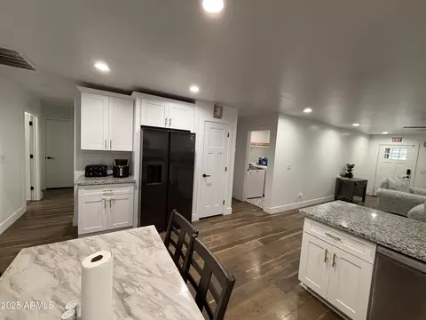 Kitchen - 2329 W Bloch Rd, Phoenix, AZ 85041 photo 7 of 8