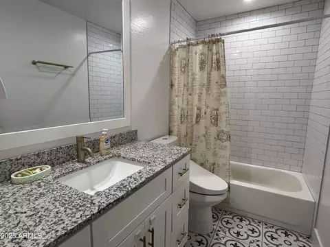 Bath - 2329 W Bloch Rd, Phoenix, AZ 85041 photo 1 of 7
