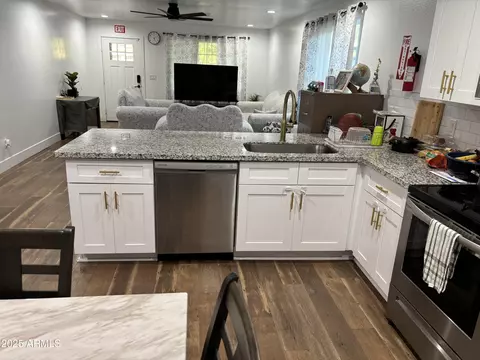 Kitchen - 2329 W Bloch Rd, Phoenix, AZ 85041 photo 6 of 8