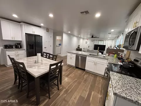 Kitchen - 2329 W Bloch Rd, Phoenix, AZ 85041 photo 8 of 8