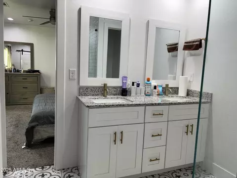 Bath - 2329 W Bloch Rd, Phoenix, AZ 85041 photo 7 of 7