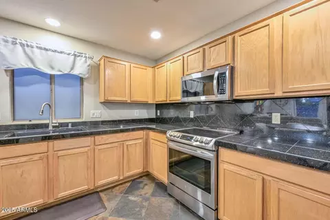 Kitchen - 26480 N 68th Dr, Peoria, AZ 85383 photo 2 of 3
