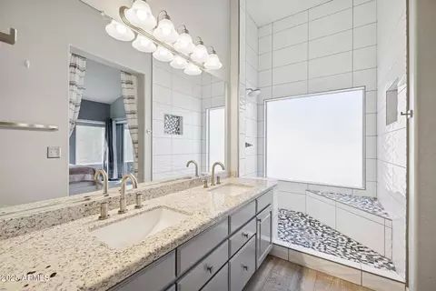 Bath - 16633 S 14th St, Phoenix, AZ 85048 photo 1 of 2