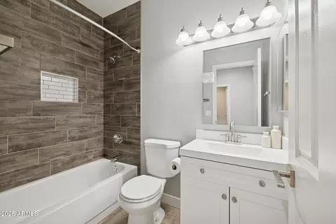 Bath - 16633 S 14th St, Phoenix, AZ 85048 photo 2 of 2