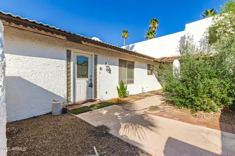 3002 N 61st Pl, Scottsdale, AZ 85251