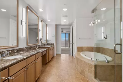 Bath - 2211 E Camelback Rd #607, Phoenix, AZ 85016 photo 3 of 4