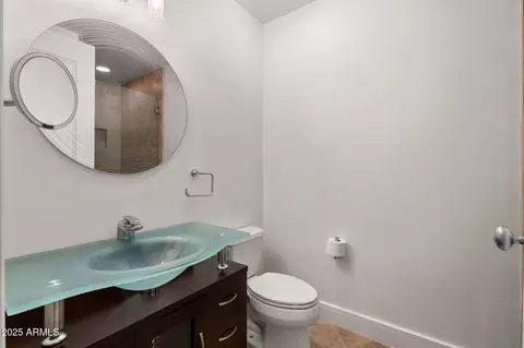 Bath - 2211 E Camelback Rd #607, Phoenix, AZ 85016 photo 4 of 4