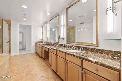 Bath - 2211 E Camelback Rd #607, Phoenix, AZ 85016 photo 1 of 4
