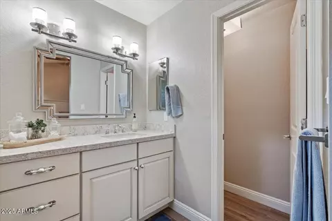 Bath - 3005 E Siesta Ln, Phoenix, AZ 85050 photo 2 of 3