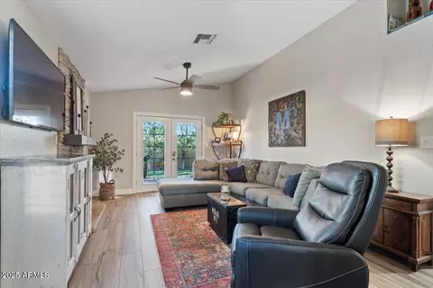 Living - 3005 E Siesta Ln, Phoenix, AZ 85050 photo 1 of 4