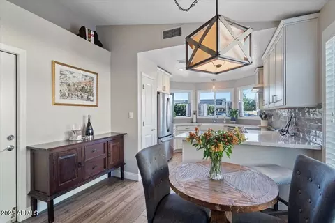 Dining - 3005 E Siesta Ln, Phoenix, AZ 85050 photo 1 of 2