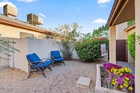 Exterior - 3005 E Siesta Ln, Phoenix, AZ 85050 photo 4 of 5
