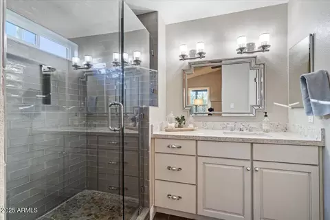 Bath - 3005 E Siesta Ln, Phoenix, AZ 85050 photo 1 of 3