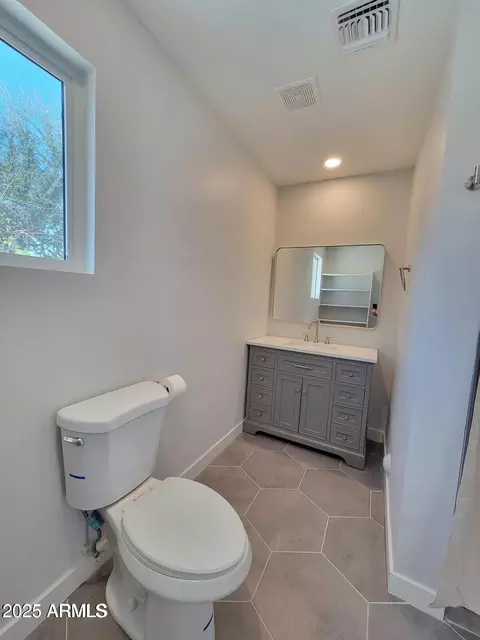 Bath - 8002 N 5th Ave, Phoenix, AZ 85021 photo 1 of 7