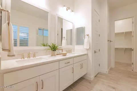 Bath - 5641 E Sayan St, Mesa, AZ 85215 photo 1 of 4