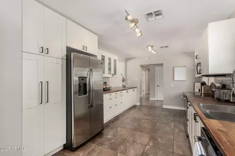 Kitchen - 1017 E Rose Ln, Phoenix, AZ 85014 photo 4 of 4