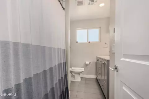 Bath - 1017 E Rose Ln, Phoenix, AZ 85014 photo 3 of 3