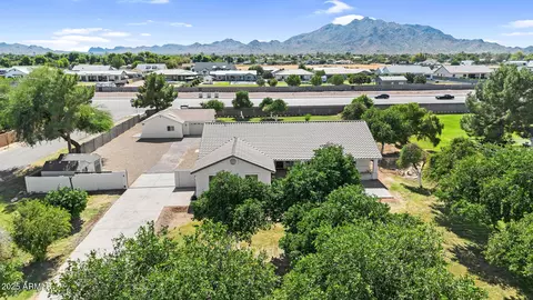 View/Area - 18047 E Vencino St, Gilbert, AZ 85298 photo 2 of 12