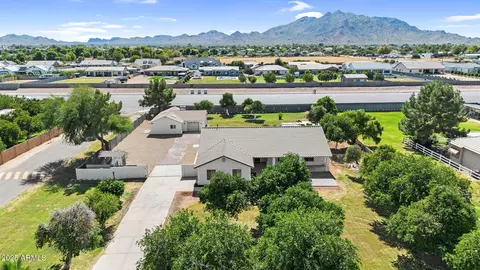 View/Area - 18047 E Vencino St, Gilbert, AZ 85298 photo 4 of 12