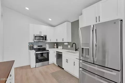 Kitchen - 18047 E Vencino St, Gilbert, AZ 85298 photo 7 of 8
