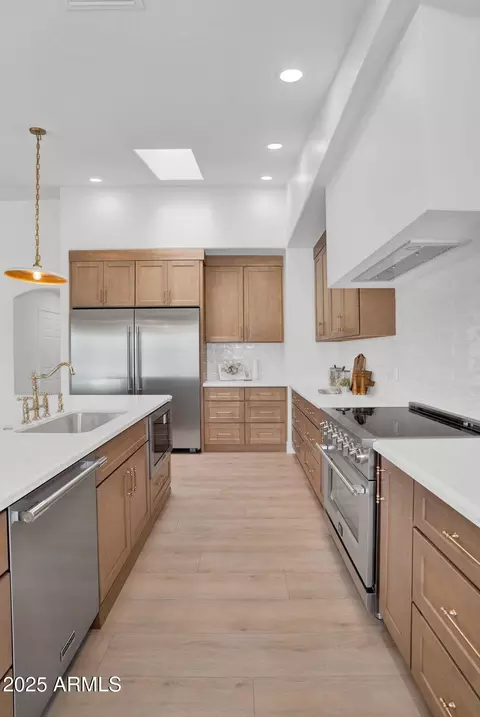Kitchen - 18047 E Vencino St, Gilbert, AZ 85298 photo 5 of 8