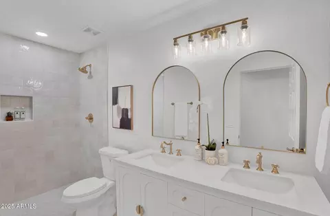 Bath - 18047 E Vencino St, Gilbert, AZ 85298 photo 4 of 5
