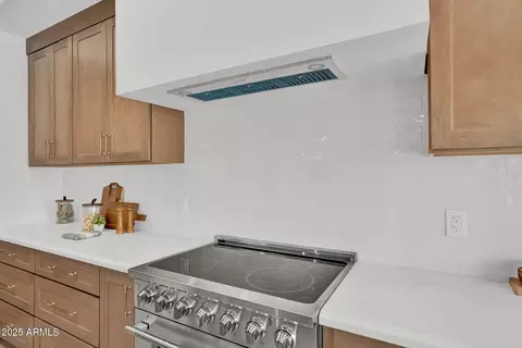 Kitchen - 18047 E Vencino St, Gilbert, AZ 85298 photo 6 of 8