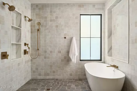 Bath - 4215 N 34th St, Phoenix, AZ 85018 photo 2 of 6