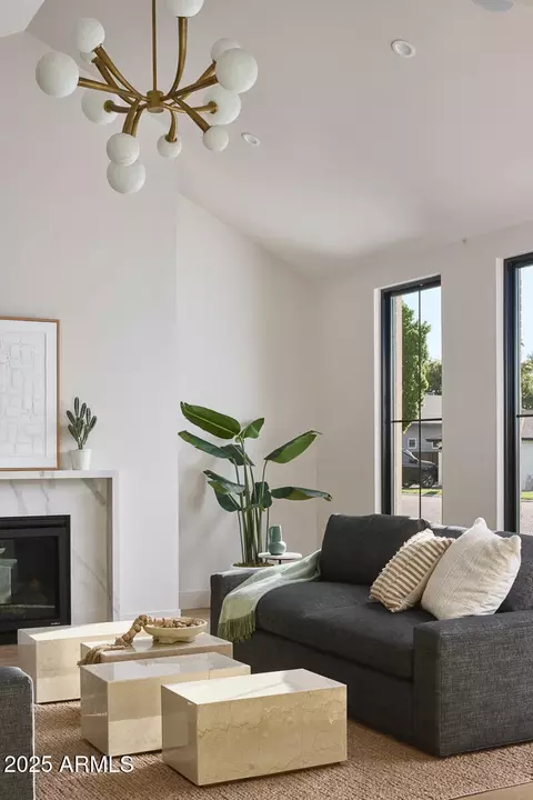 Living - 4215 N 34th St, Phoenix, AZ 85018 photo 1 of 1