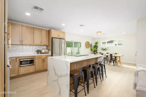 1337 N 70th St, Scottsdale, AZ 85257