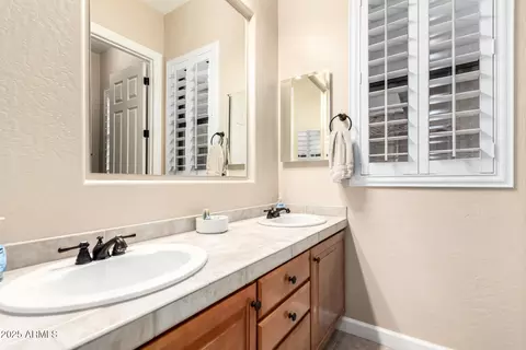 Bath - 8034 E Sugarloaf Cir, Mesa, AZ 85207 photo 4 of 6