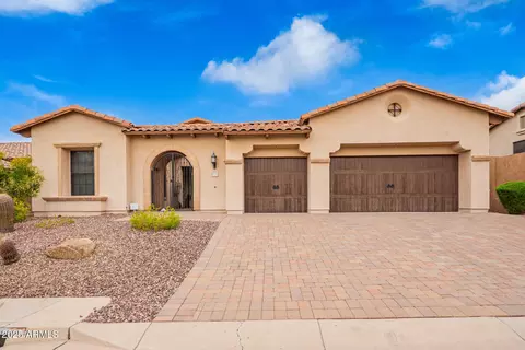 8034 E Sugarloaf Cir, Mesa, AZ 85207