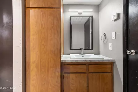 Bath - 3033 E Devonshire Ave #1016, Phoenix, AZ 85016 photo 1 of 3