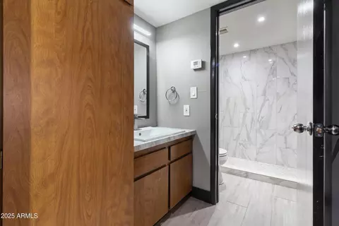 Bath - 3033 E Devonshire Ave #1016, Phoenix, AZ 85016 photo 3 of 3