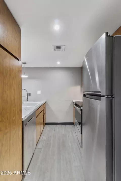 Kitchen - 3033 E Devonshire Ave #1016, Phoenix, AZ 85016 photo 3 of 4