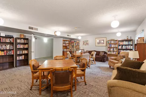 View/Area - 3033 E Devonshire Ave #1016, Phoenix, AZ 85016 photo 2 of 11
