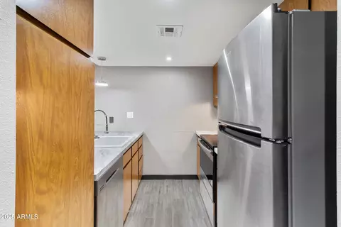 Kitchen - 3033 E Devonshire Ave #1016, Phoenix, AZ 85016 photo 2 of 4